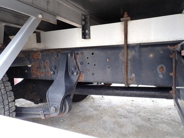 Mitsubishi FIGHTER 2019-01 7864685-18