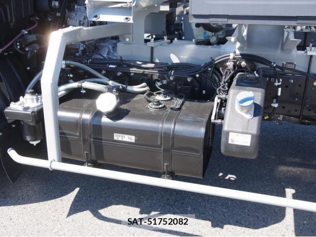 Mitsubishi FIGHTER 2026-04 7902602-12
