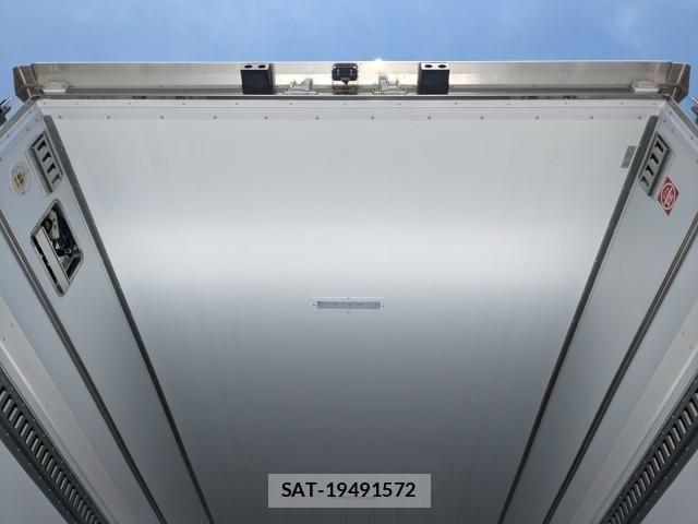 Mitsubishi FIGHTER 2025-12 7961592-13