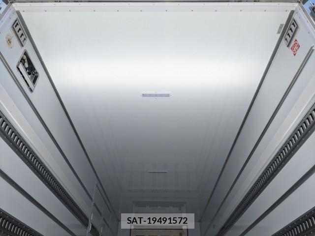 Mitsubishi FIGHTER 2025-12 7961592-15