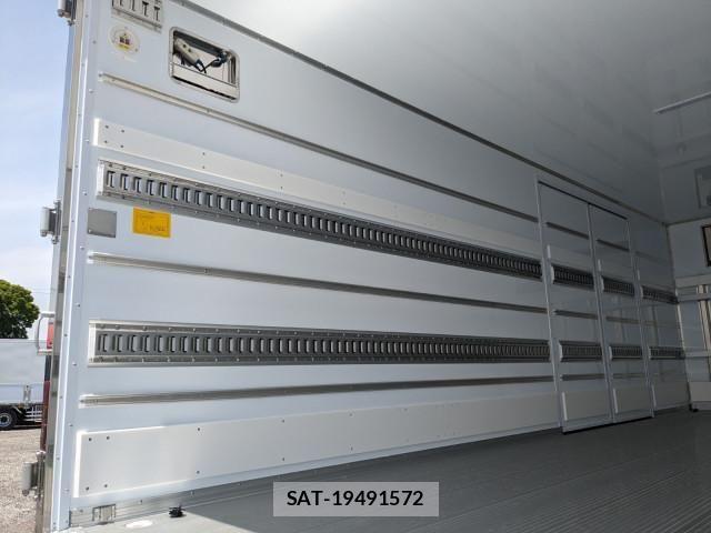 Mitsubishi FIGHTER 2025-12 7961592-21