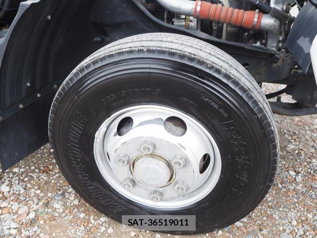 Mitsubishi FIGHTER 2019-08 7961620-17