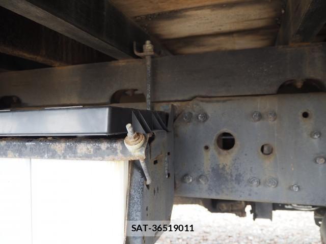 Mitsubishi FIGHTER 2019-08 7961620-21