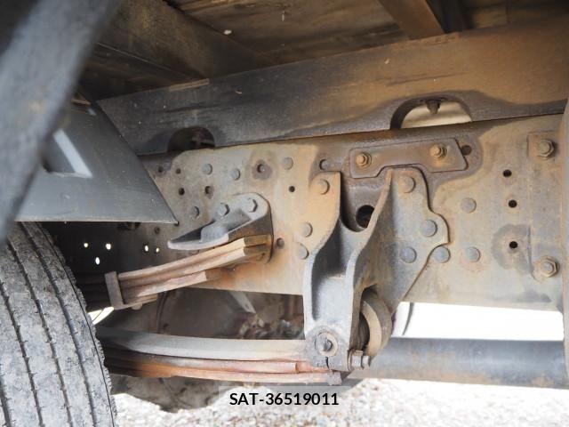 Mitsubishi FIGHTER 2019-08 7961620-22