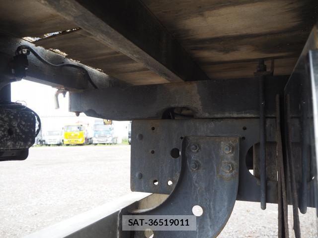 Mitsubishi FIGHTER 2019-08 7961620-26