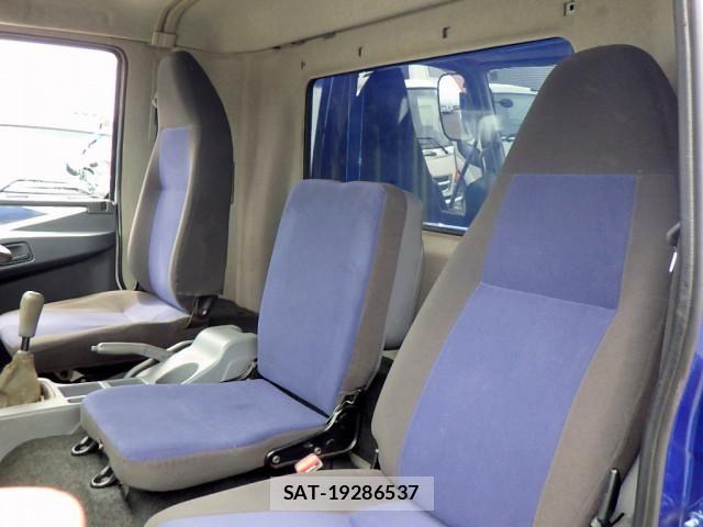 Mitsubishi FIGHTER 2013-11 7961624-10