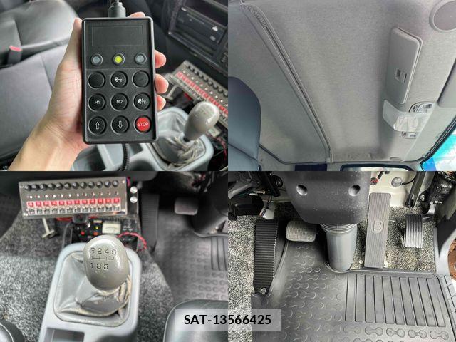Mitsubishi FIGHTER 2015-03 7961604-22