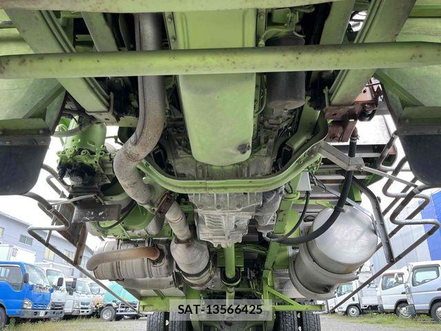 Mitsubishi FIGHTER 2015-03 7961604-25