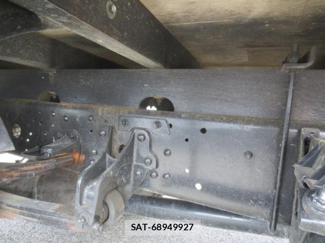 Mitsubishi FIGHTER 2018-03 7961621-12