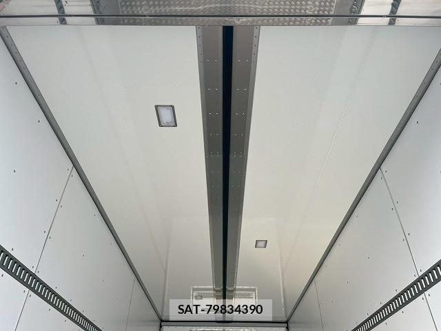 Mitsubishi FIGHTER 2026-07 7961591-12