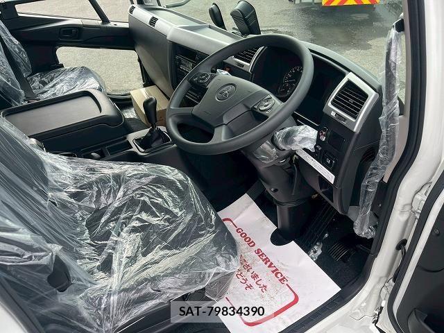 Mitsubishi FIGHTER 2026-07 7961591-19