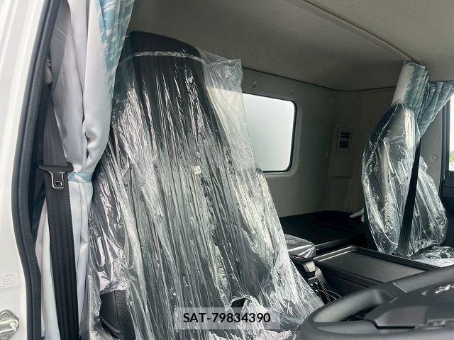 Mitsubishi FIGHTER 2026-07 7961591-20