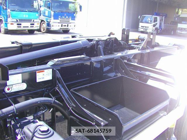Mitsubishi FIGHTER 2026-04 7979219-9