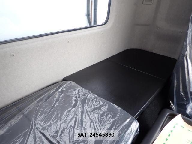 Mitsubishi FIGHTER 2026-04 7979215-13