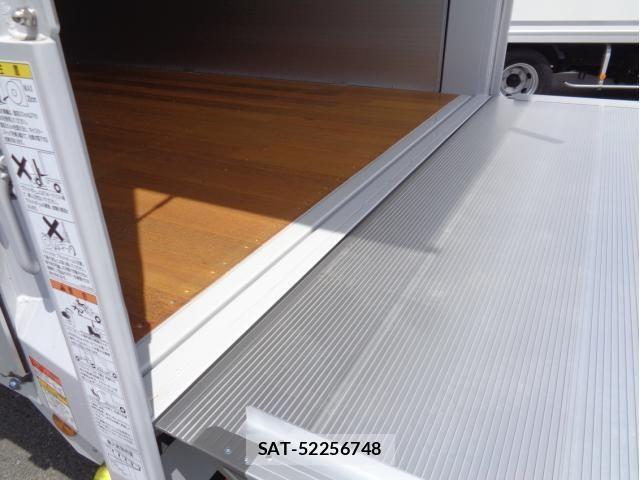 Mitsubishi FIGHTER 2025-07 7979216-11