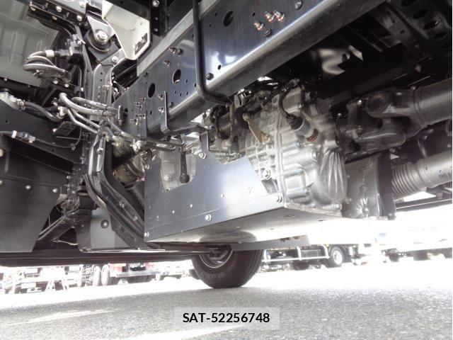 Mitsubishi FIGHTER 2025-07 7979216-15