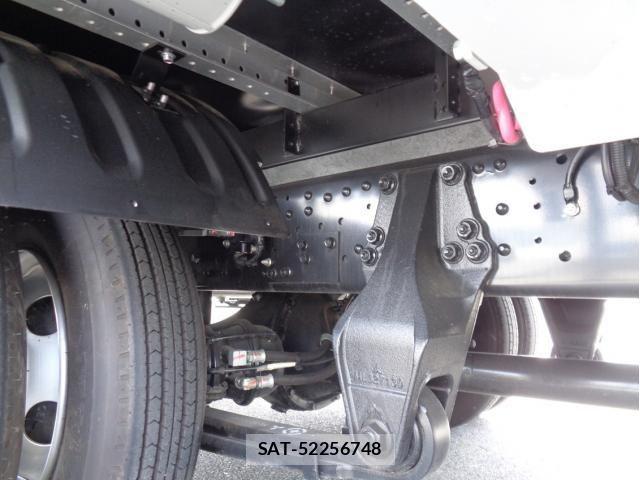 Mitsubishi FIGHTER 2025-07 7979216-17