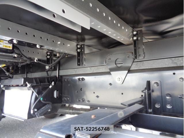 Mitsubishi FIGHTER 2025-07 7979216-19