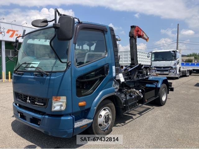 Mitsubishi FIGHTER 2017-03 7979220-0
