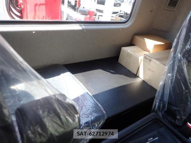 Mitsubishi FIGHTER 2026-02 7979218-21