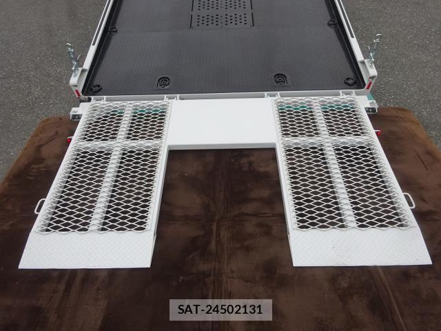 Mitsubishi FIGHTER 2026-05 8035528-17
