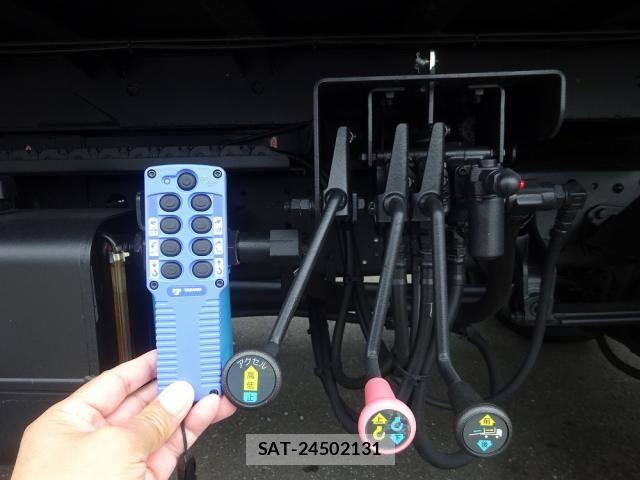 Mitsubishi FIGHTER 2026-05 8035528-22