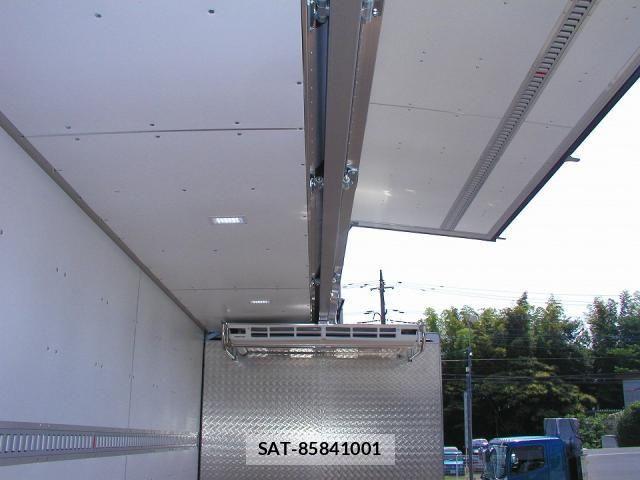Mitsubishi FIGHTER 2026-04 8035526-14
