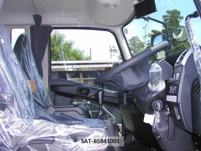 Mitsubishi FIGHTER 2026-04 8035526-23