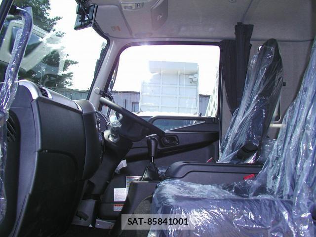 Mitsubishi FIGHTER 2026-04 8035526-24