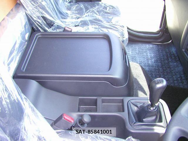 Mitsubishi FIGHTER 2026-04 8035526-25