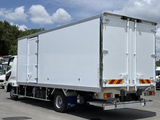 Mitsubishi FIGHTER 2021-04 8060569-5