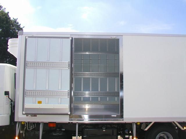 Mitsubishi FIGHTER 2025-08 8060565-18