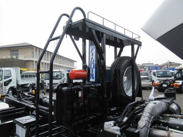 Mitsubishi FIGHTER 2026-03 8060566-12