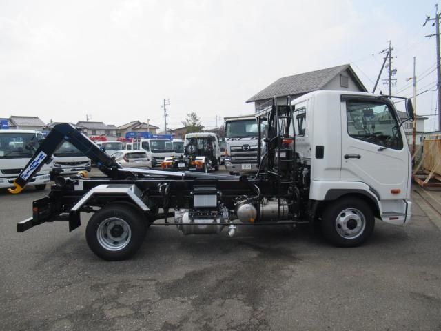 Mitsubishi FIGHTER 2026-03 8060566-13