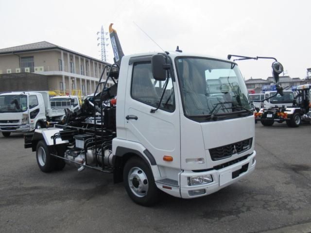 Mitsubishi FIGHTER 2026-03 8060566-1