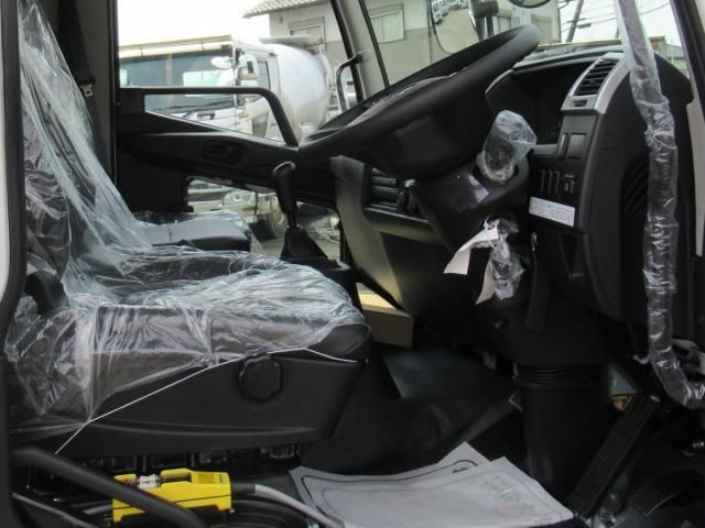 Mitsubishi FIGHTER 2026-03 8060566-21