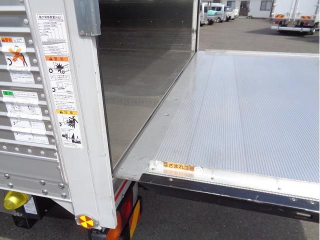 Mitsubishi FIGHTER 2021-03 8060568-9