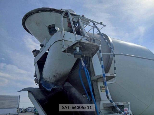 Mitsubishi FIGHTER 2016-10 8073747-11