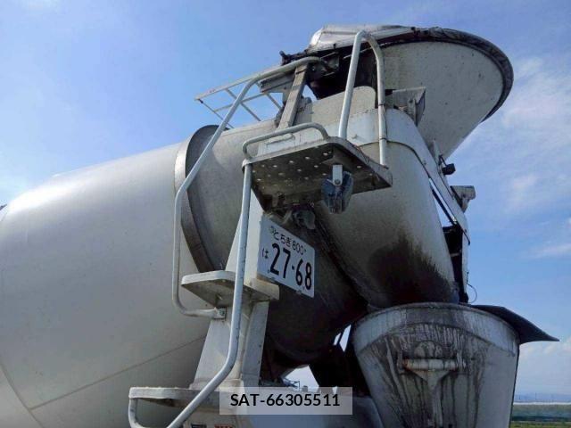 Mitsubishi FIGHTER 2016-10 8073747-15