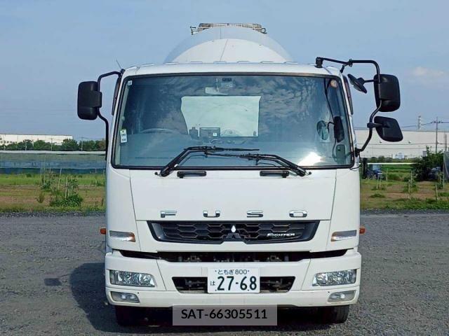 Mitsubishi FIGHTER 2016-10 8073747-1