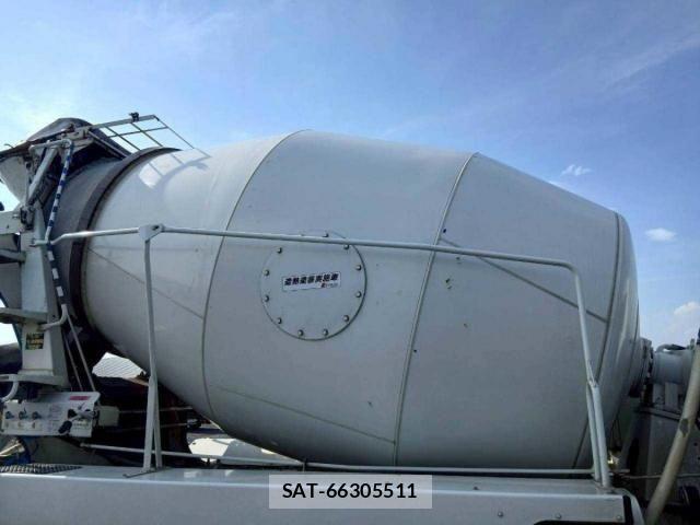 Mitsubishi FIGHTER 2016-10 8073747-19