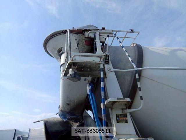 Mitsubishi FIGHTER 2016-10 8073747-20