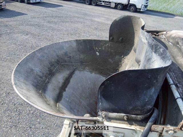 Mitsubishi FIGHTER 2016-10 8073747-23