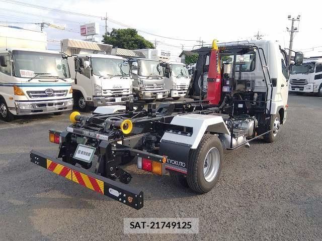 Mitsubishi FIGHTER 2025-11 8073746-3