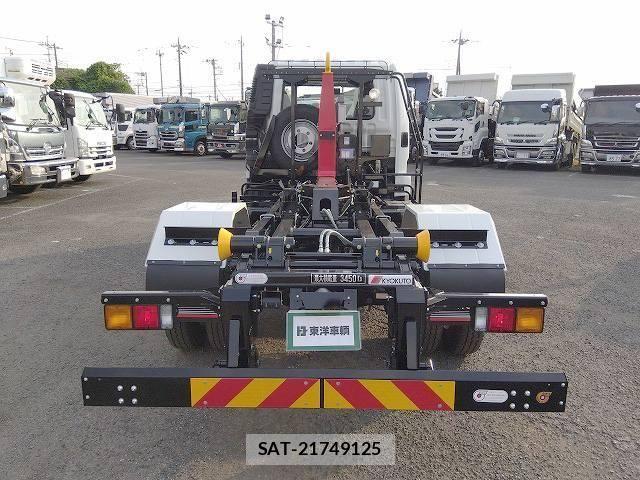 Mitsubishi FIGHTER 2025-11 8073746-4