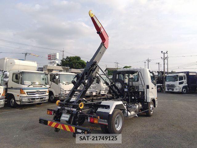 Mitsubishi FIGHTER 2025-11 8073746-6
