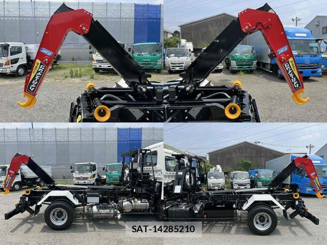 Mitsubishi FIGHTER 2026-04 8073745-10