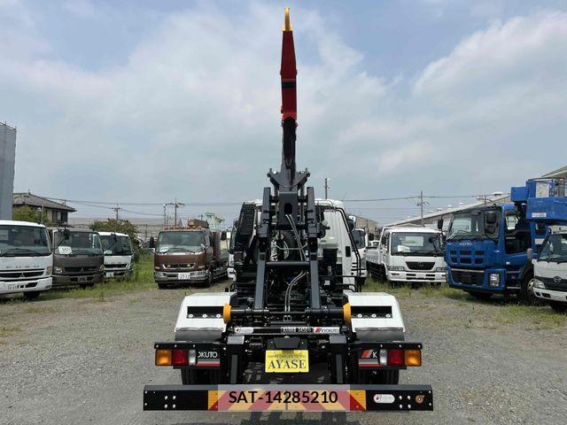 Mitsubishi FIGHTER 2026-04 8073745-11