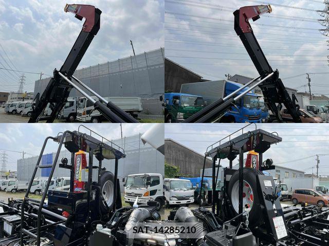 Mitsubishi FIGHTER 2026-04 8073745-15