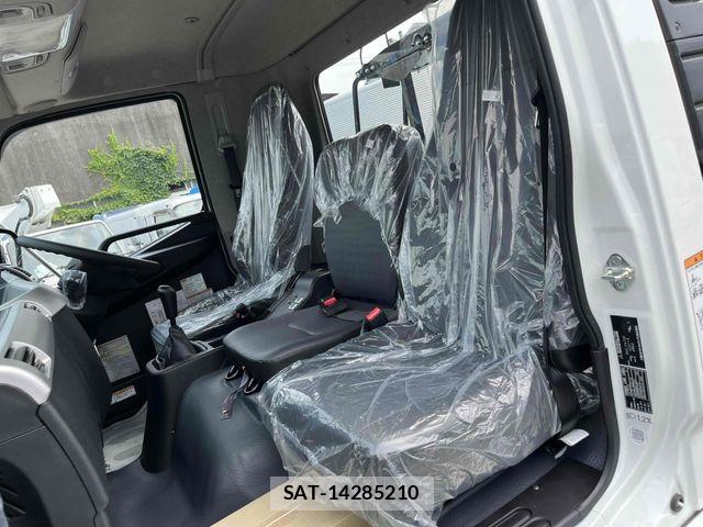 Mitsubishi FIGHTER 2026-04 8073745-23